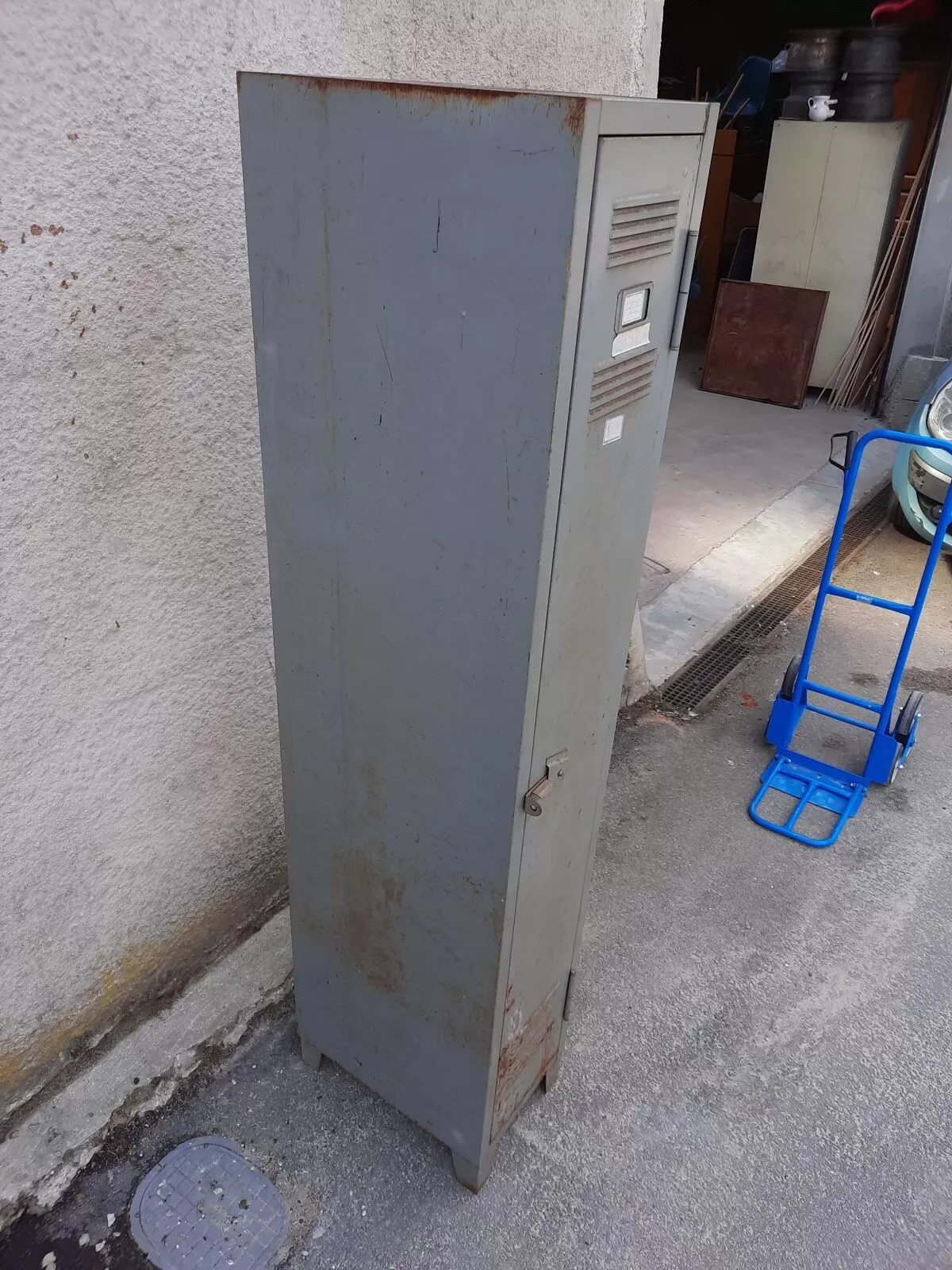 Illustration numéro 3 du produit Armoire vestiaire metallique