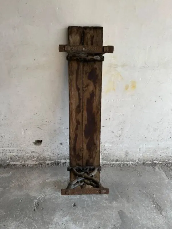 Illustration numéro 3 du produit Banc de jardin ancien avec pieds en fonte et assise en bois patiné