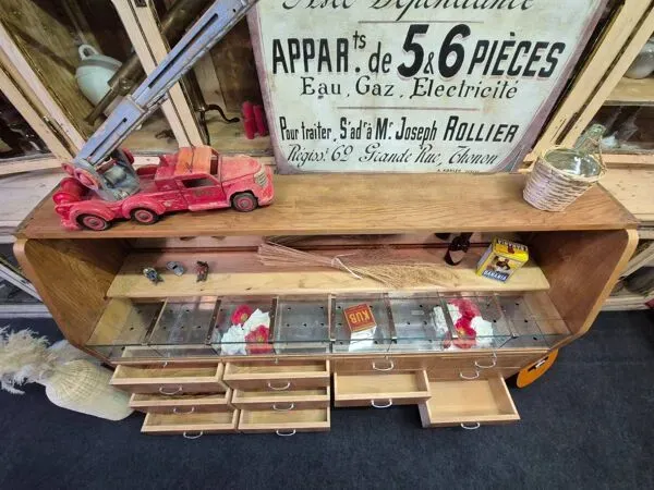 Illustration numéro 3 du produit Ancien meuble de métier