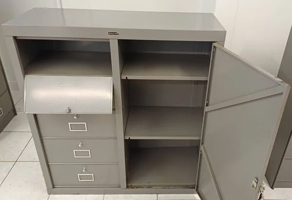 Illustration numéro 3 du produit Meuble industriel BAUCHE 5 tiroirs et porte – métal vintage années 50