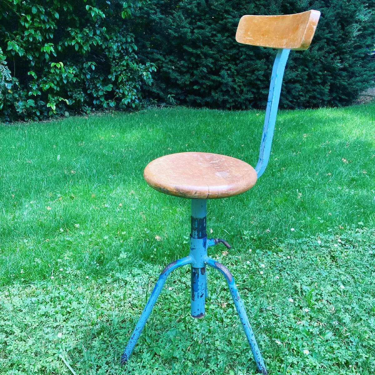 Illustration numéro 3 du produit Chaise atelier