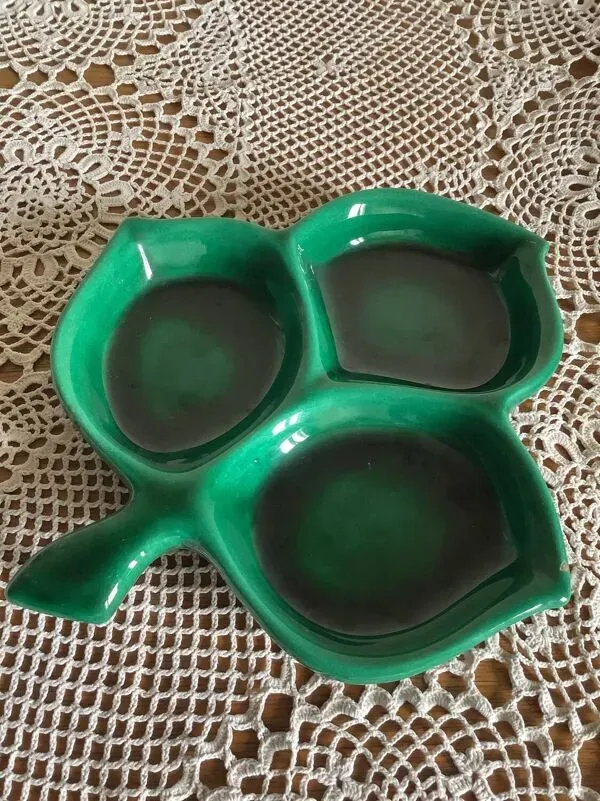 Illustration numéro 3 du produit Vide poche feuille céramique