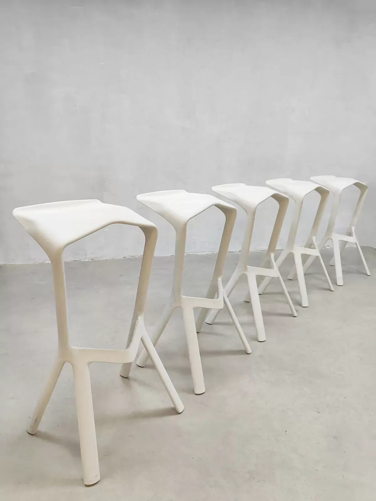 Illustration numéro 3 du produit Tabouret de bar design 'Miura' Konstantin Grcic