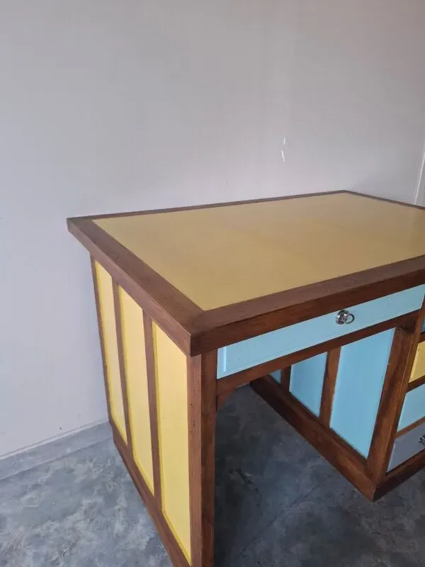 Illustration numéro 3 du produit Bureau