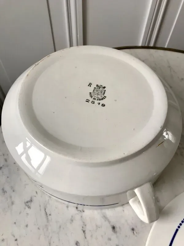 Illustration numéro 3 du produit Soupière Saint-Amand fleurs bleues années 30-40