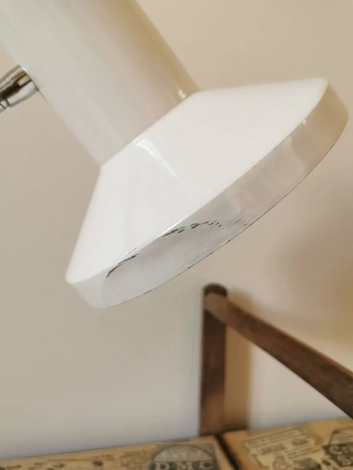 Illustration numéro 3 du produit Lampe de bureau style industriel