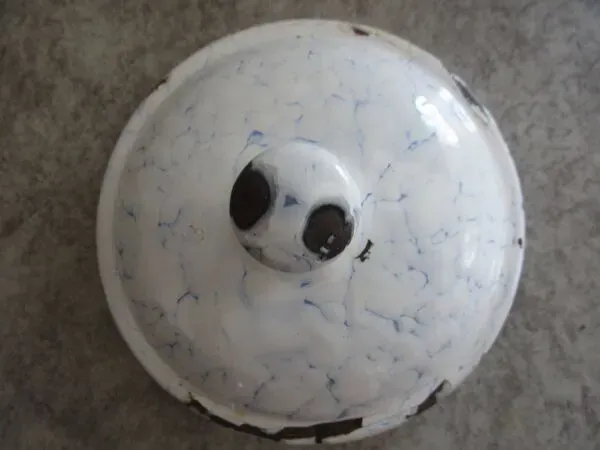 Illustration numéro 3 du produit Pot tôle émaillée vintage ''Sucre