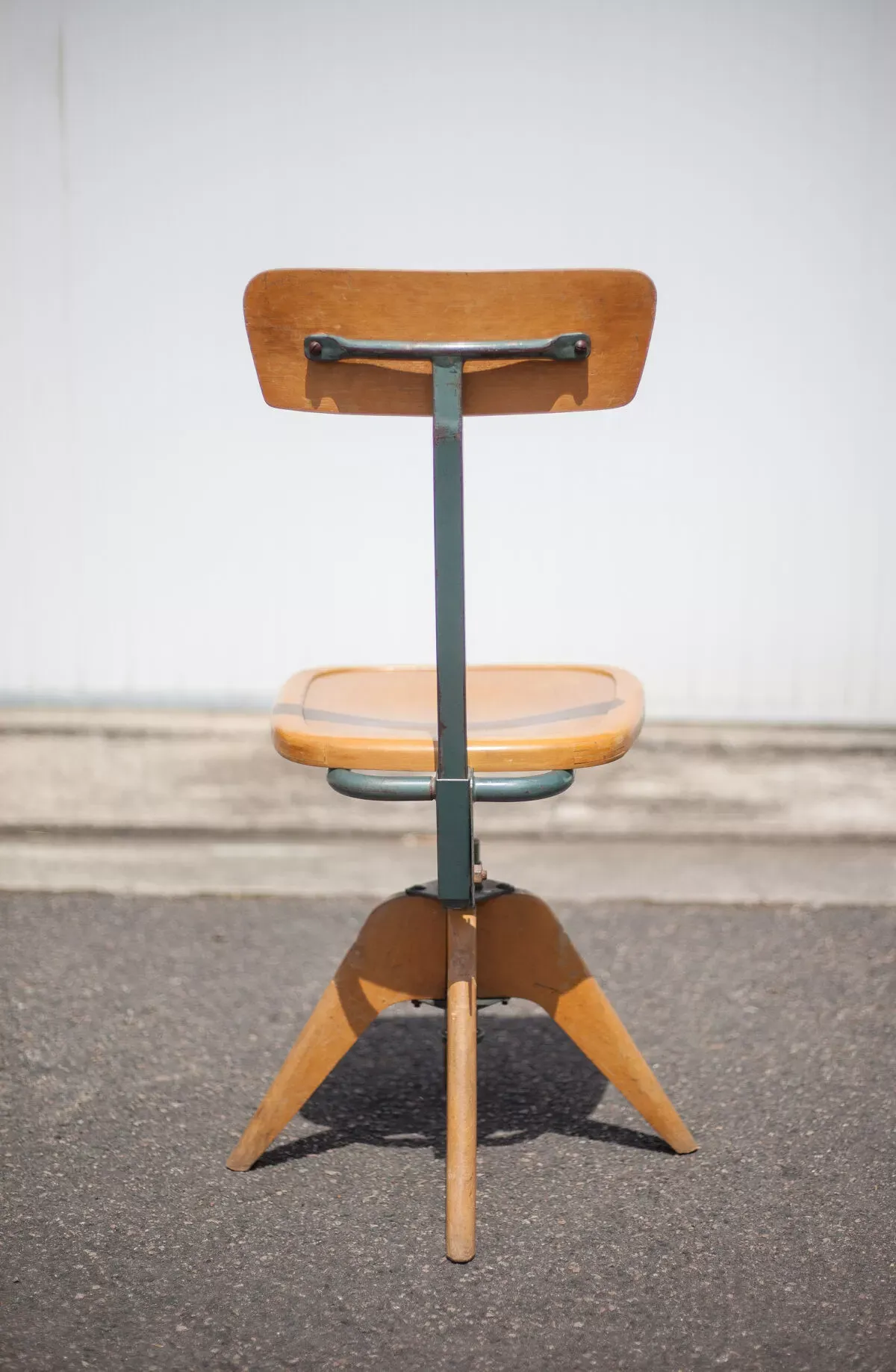 Illustration numéro 3 du produit Chaise de bureau bois et métal