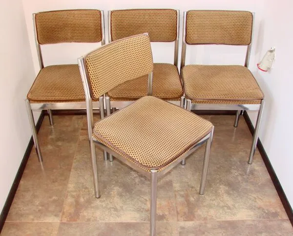 Illustration numéro 3 du produit Ensemble de 4 chaises des années 1970 – Chrome, tissu vintage
