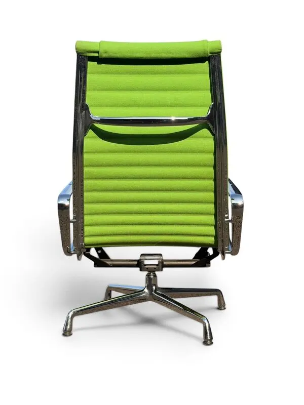 Illustration numéro 3 du produit Ensemble Fauteuil EA 124 & Ottoman EA 125 Eames pour Vitra - Tissu Vert