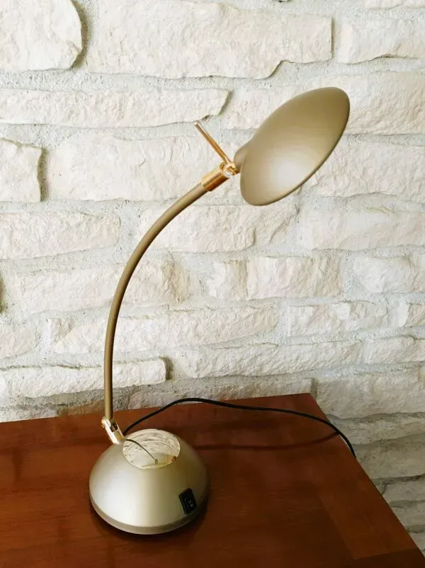 Illustration numéro 3 du produit Lampe de bureau inclinable