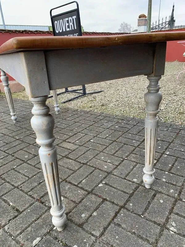 Illustration numéro 3 du produit Table de bistrot en merisier