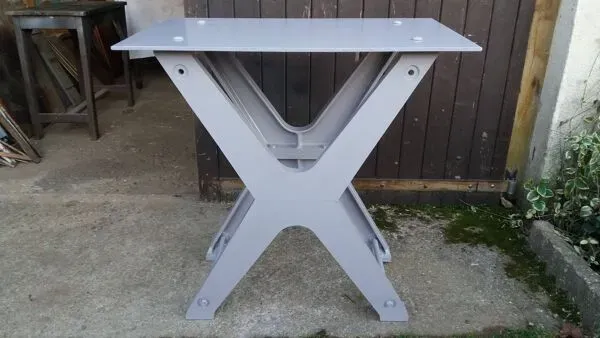 Illustration numéro 3 du produit Table industrielle en fer