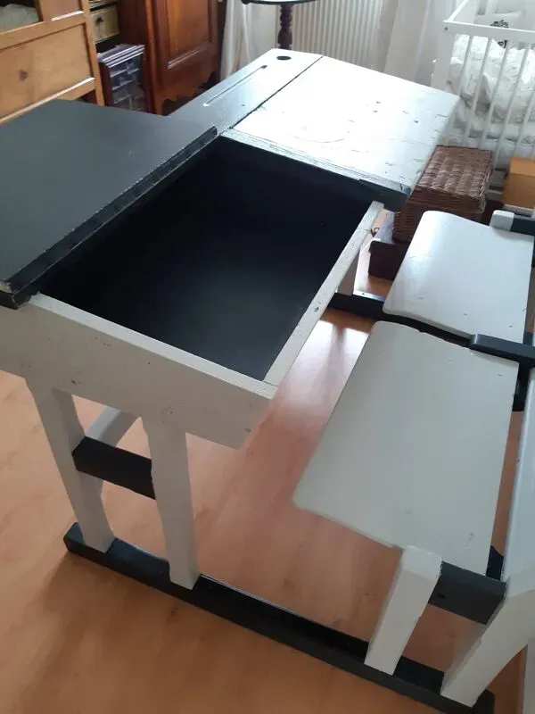 Illustration numéro 3 du produit Bureau pupitre d'école