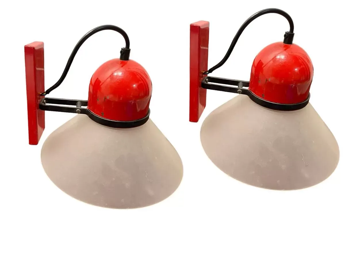 Illustration numéro 3 du produit Set de 2 appliques rouges industrielles, années 1970