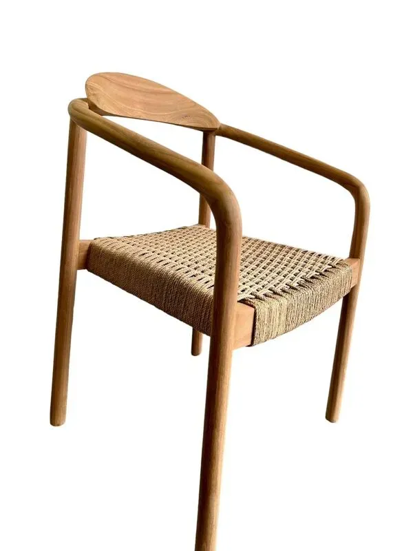 Illustration numéro 3 du produit Chaise en bois massif avec assise et accoudoirs tressés