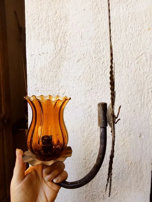 Illustration numéro 3 du produit Applique en métal brut tulipe Murano