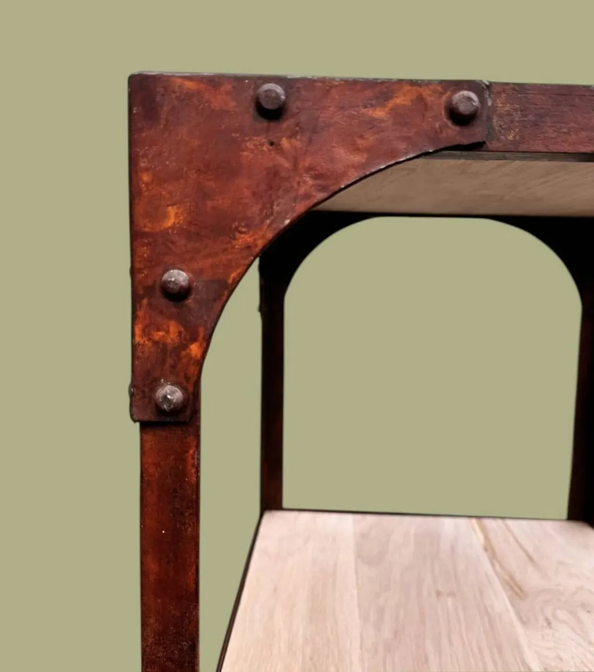 Illustration numéro 3 du produit Ancien meuble d’atelier, étagère industrielle