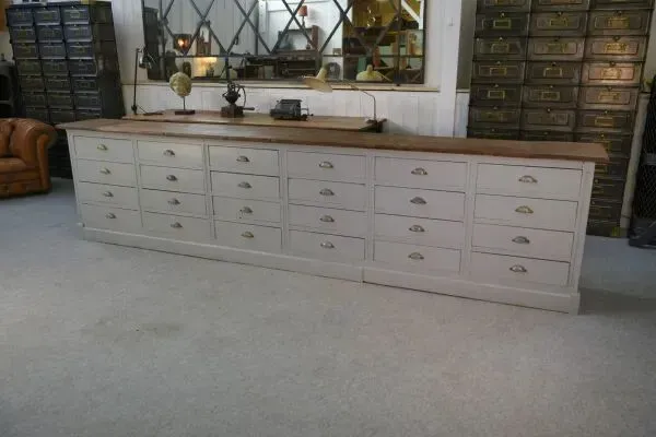 Illustration numéro 3 du produit Grand meuble de métier gris 24 tiroirs 1950’s