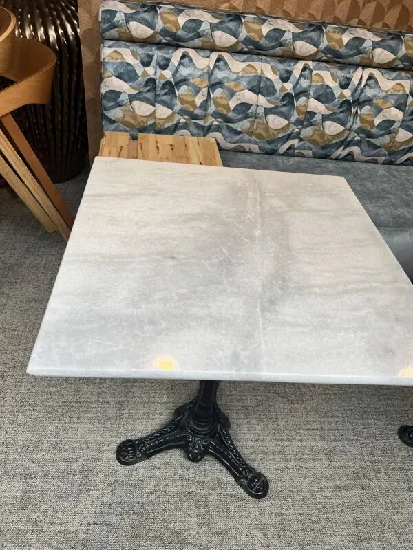 Illustration numéro 3 du produit Table matbre