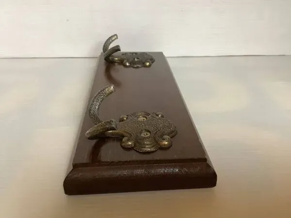 Illustration numéro 3 du produit Porte manteau en bois deux patères