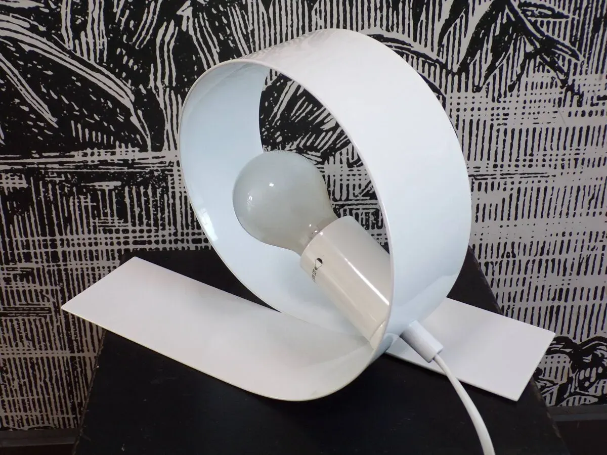 Illustration numéro 3 du produit Lampe looping par Massive