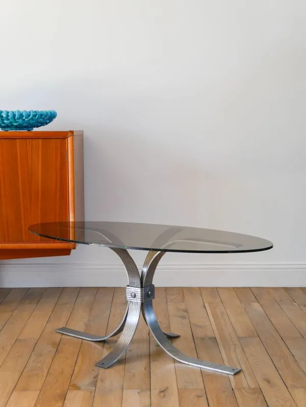 Illustration numéro 3 du produit Table basse ovale en verre fumé et acier brossé, 1968