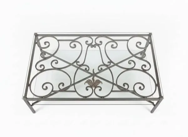 Illustration numéro 3 du produit Table basse en fer forgé – Ancienne rambarde de balcon parisien