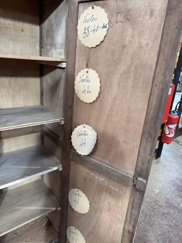 Illustration numéro 3 du produit Armoire de magasin 1940 - Chêne - Meuble de métier authentique