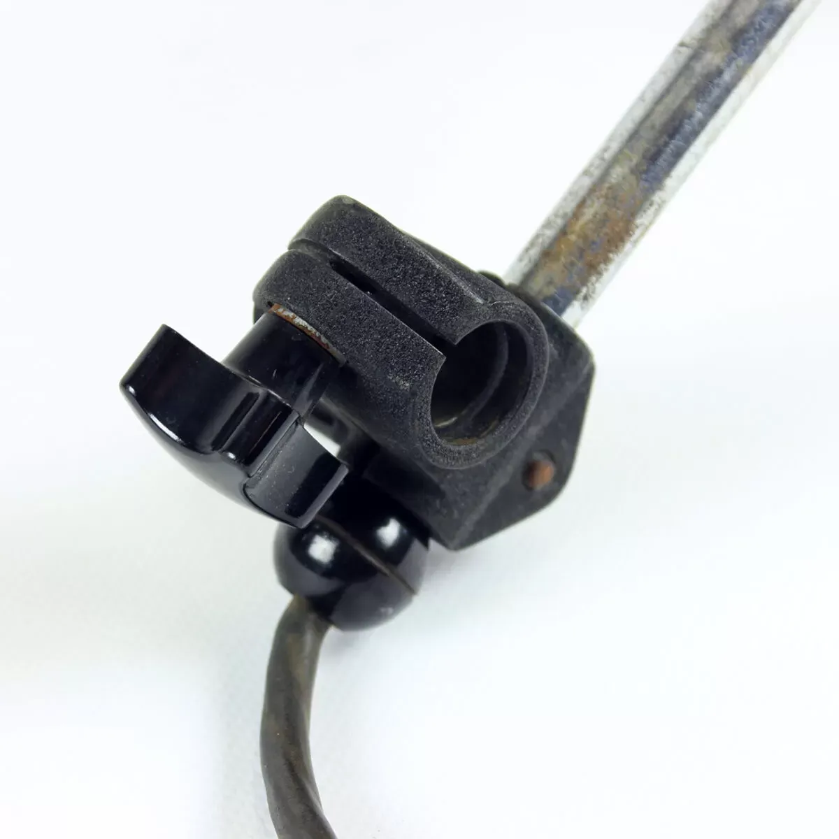 Illustration numéro 3 du produit Applique murale industrielle en bakélite noire & chrome, Tchécoslovaquie années 1950