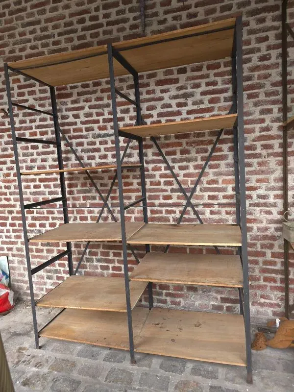 Illustration numéro 3 du produit Étagère Industrielle en fer et bois