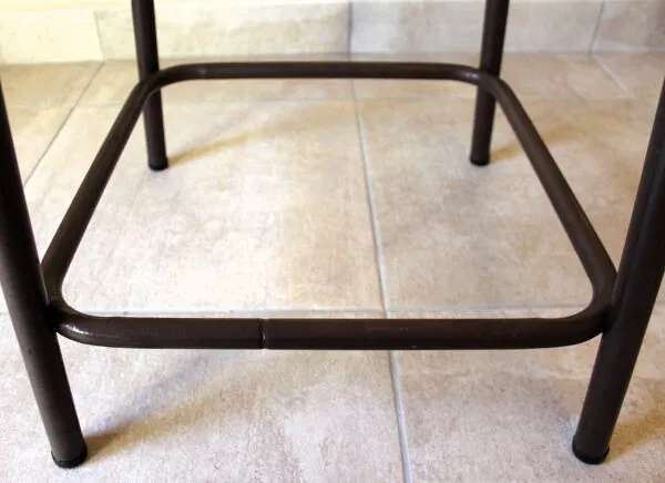 Illustration numéro 3 du produit Tabouret  vintage industriel d’école