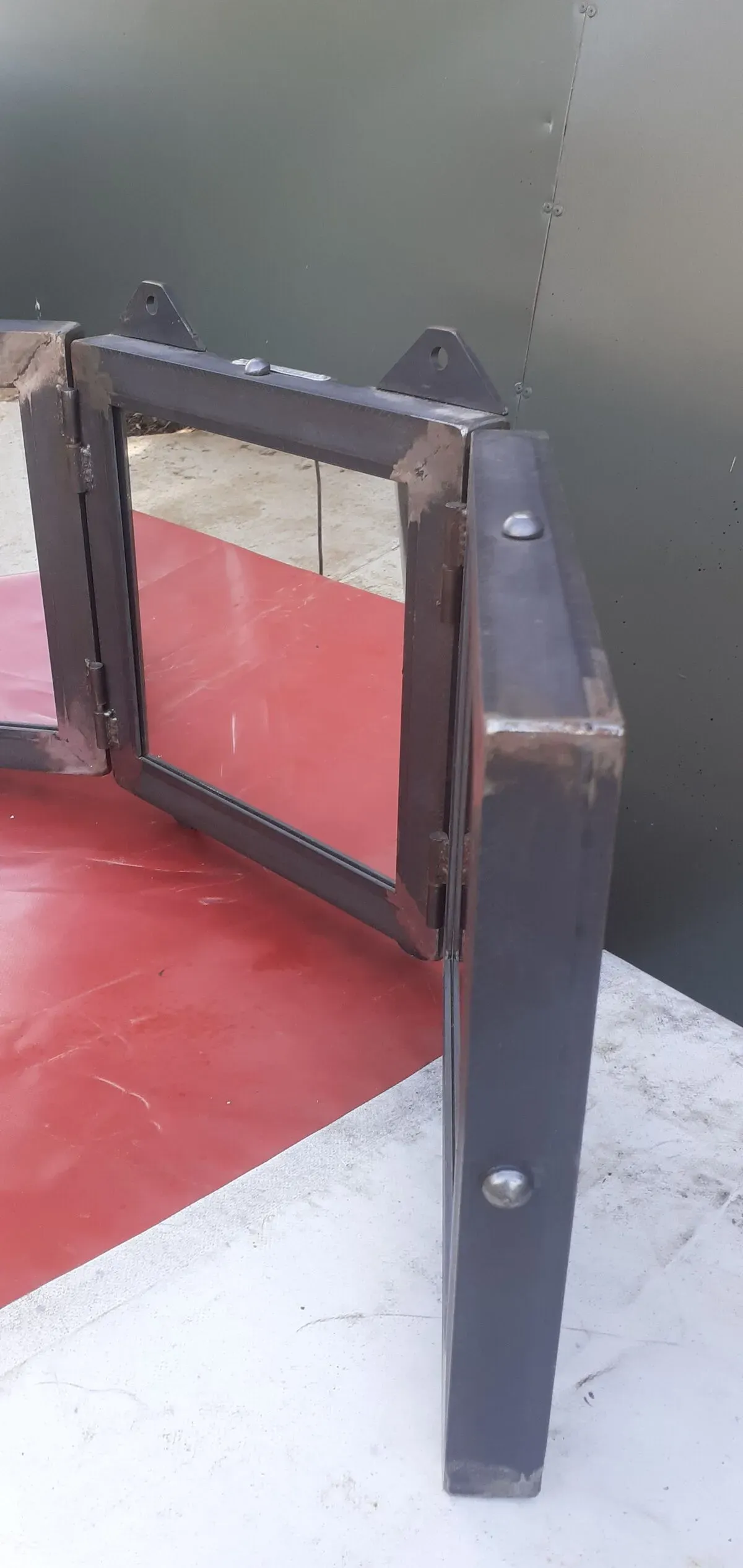 Illustration numéro 3 du produit Miroir triptyque métal