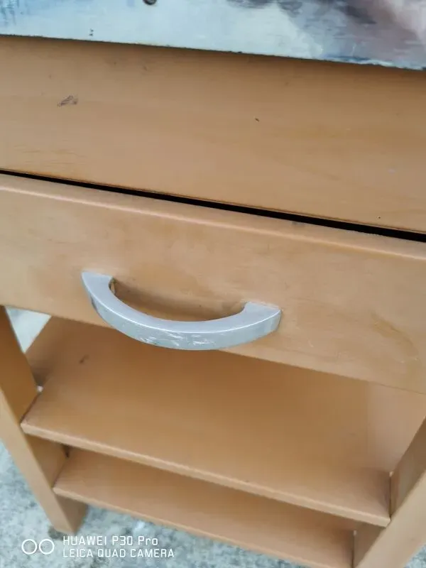 Illustration numéro 3 du produit Meuble de métier métallique avec rallonge