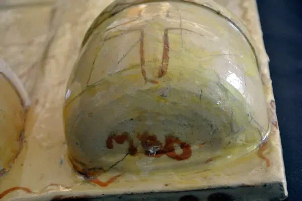 Illustration numéro 3 du produit Bénitier en terre cuite émaillée signé MSD Anne Dangar Moly-Sabata