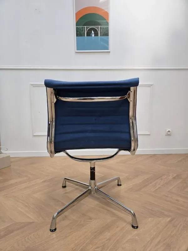 Illustration numéro 3 du produit Chaise de bureau Charles et Ray Eames
