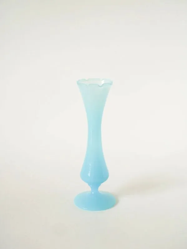 Illustration numéro 3 du produit Vase en opaline dentelé, bleu, 1960