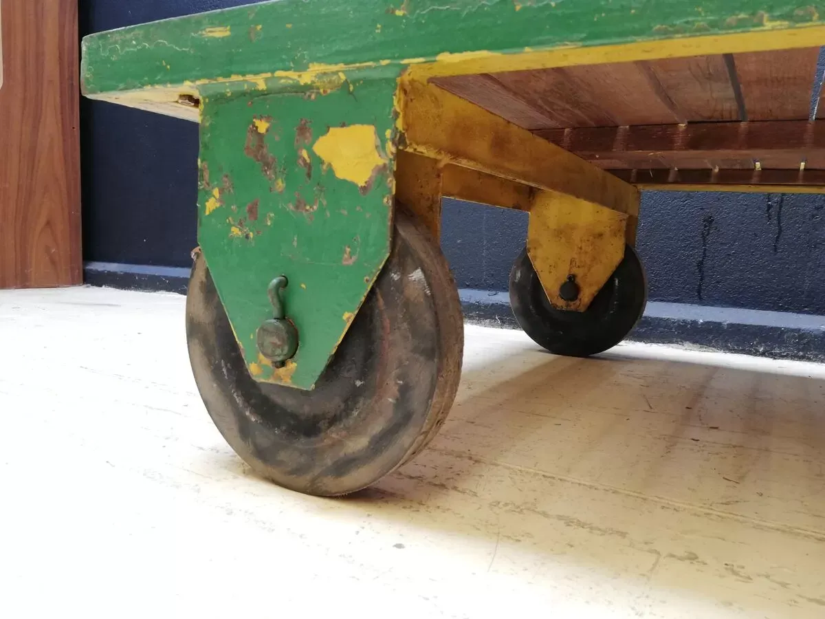 Illustration numéro 3 du produit Table basse, chariot industriel