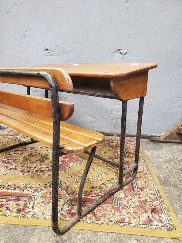 Illustration numéro 3 du produit Bureau d'ecolier ancien