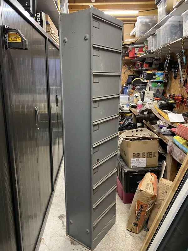 Illustration numéro 3 du produit Meuble rangement bureau atelier 10 clapets industriel métal 1950