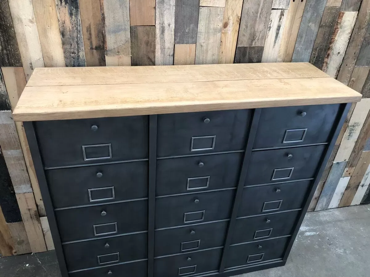 Illustration numéro 3 du produit Meuble de rangement industriel Vandex Ronéo 15 clapets bois métal