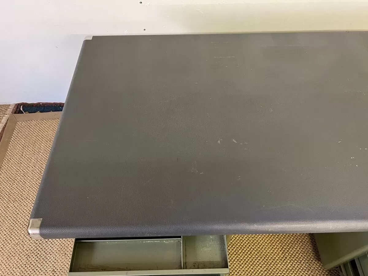 Illustration numéro 3 du produit Bureau industriel