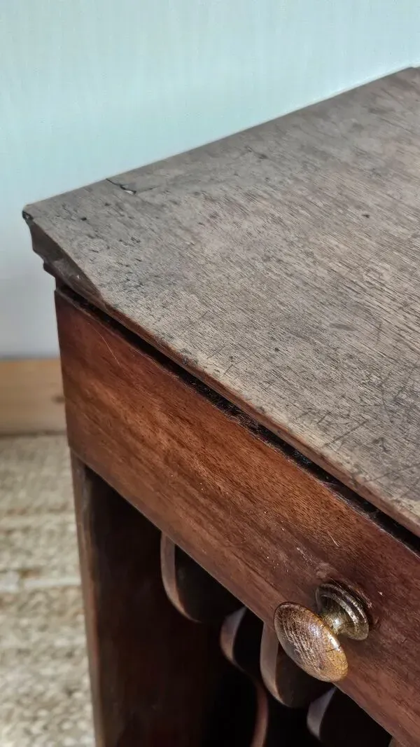 Illustration numéro 3 du produit Meuble de métier trieur de table vintage