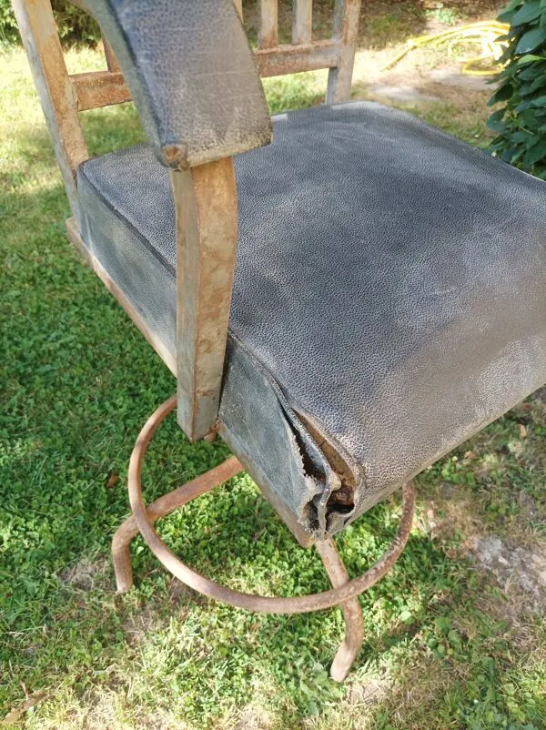 Illustration numéro 3 du produit Chaise industrielle