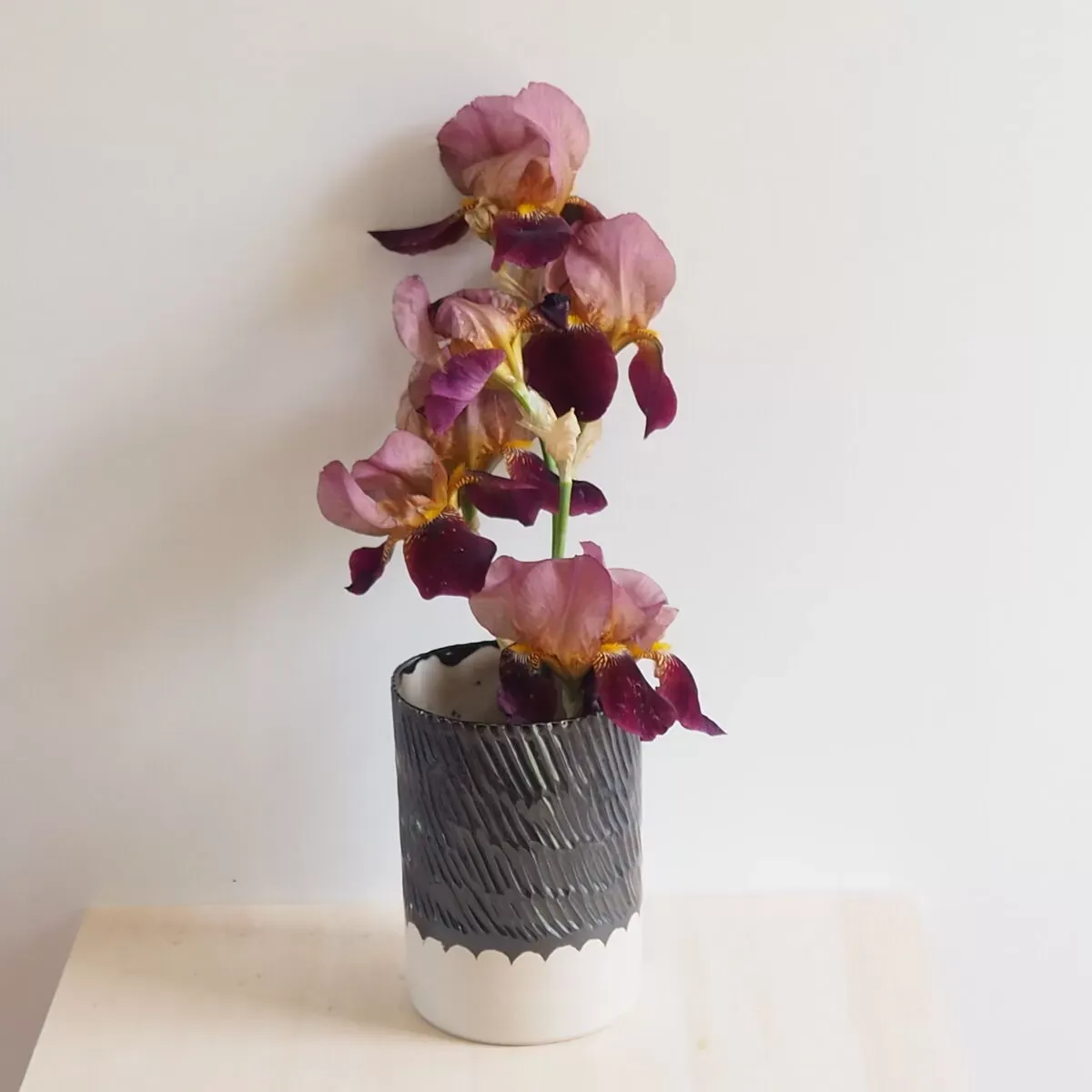 Illustration numéro 3 du produit Vase métal