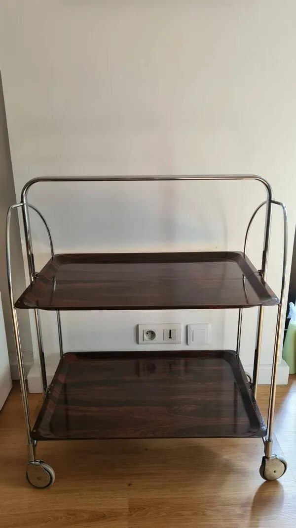 Illustration numéro 3 du produit Desserte, mini bar ou chariot de service sur roulettes années 70