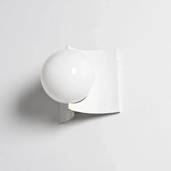 Illustration numéro 3 du produit Applique en verre opalin, circa 1970