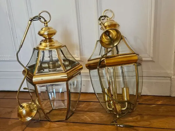 Illustration numéro 3 du produit 2 luminaires forme lanterne - suspension- lustre