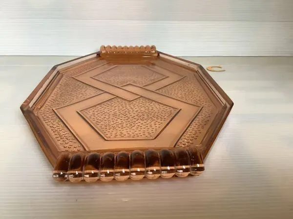 Illustration numéro 3 du produit Plat plateau en verre rose style Rosaline C