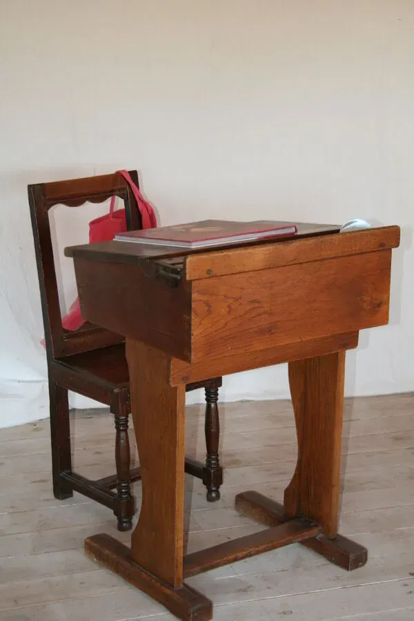 Illustration numéro 3 du produit Le bureau d'Egard